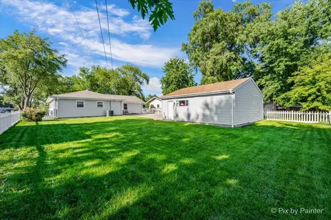 Exterior - 495 Glendale Ln, Hoffman Estates, IL 60169 photo 8 of 9