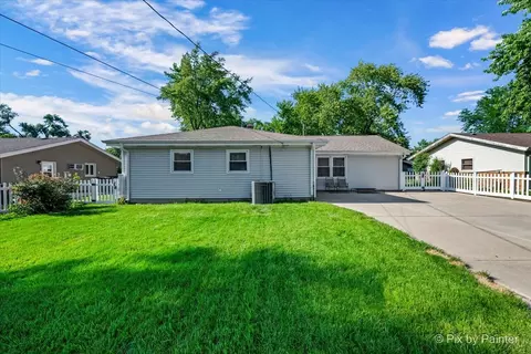 Exterior - 495 Glendale Ln, Hoffman Estates, IL 60169 photo 5 of 9