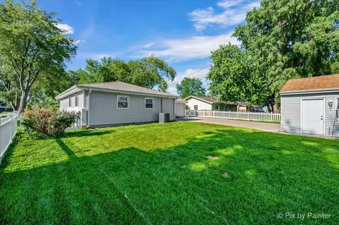 Exterior - 495 Glendale Ln, Hoffman Estates, IL 60169 photo 6 of 9