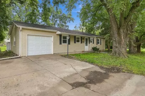 1525 Middle Rd, Bettendorf, IA 52722