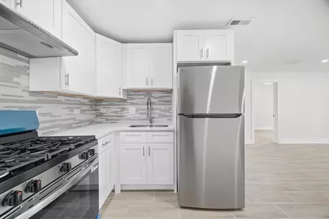Kitchen - 7600 W 61st St, Summit, IL 60501 photo 3 of 5