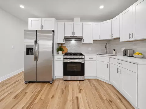 Kitchen - 7600 W 61st St, Summit, IL 60501 photo 4 of 5