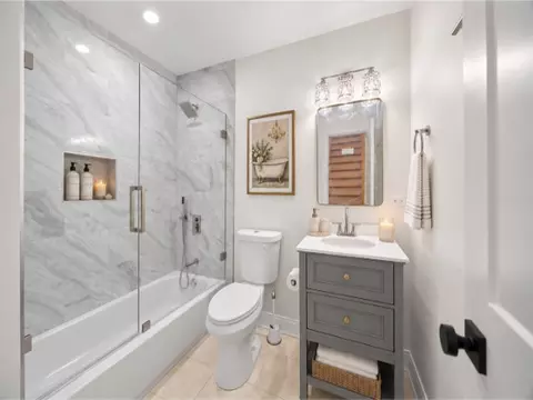 Bath - 7600 W 61st St, Summit, IL 60501 photo 3 of 6