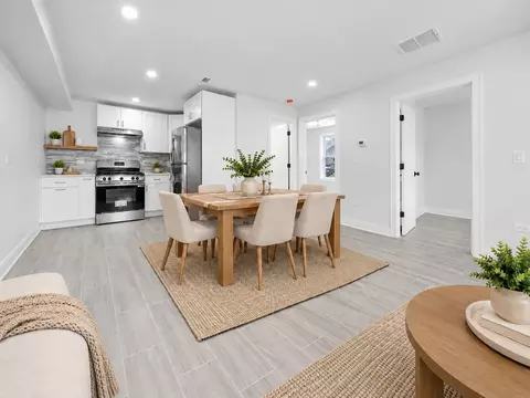 Dining - 7600 W 61st St, Summit, IL 60501 photo 1 of 2