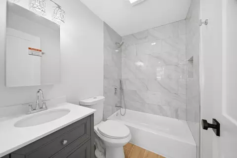 Bath - 7600 W 61st St, Summit, IL 60501 photo 2 of 6