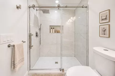 Bath - 7600 W 61st St, Summit, IL 60501 photo 5 of 6
