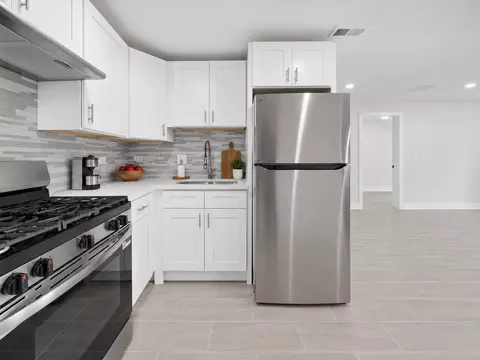 Kitchen - 7600 W 61st St, Summit, IL 60501 photo 2 of 5