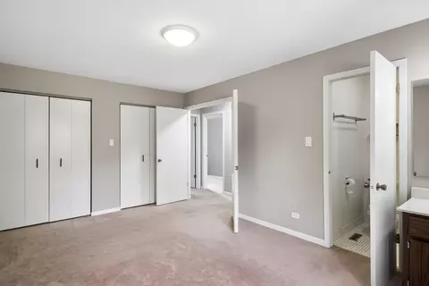 Bedroom - 1502 Johnstown Ct, Wheaton, IL 60189 photo 3 of 8