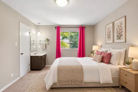 Bedroom - 1502 Johnstown Ct, Wheaton, IL 60189 photo 2 of 8