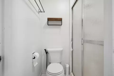 Bath - 1502 Johnstown Ct, Wheaton, IL 60189 photo 2 of 2