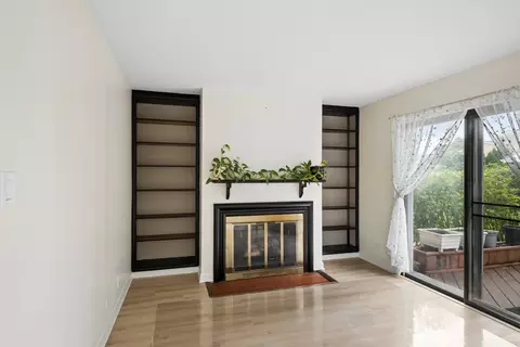 Living - 1502 Johnstown Ct, Wheaton, IL 60189 photo 3 of 3