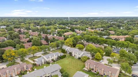 View/Area - 1502 Johnstown Ct, Wheaton, IL 60189 photo 4 of 4