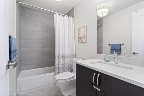Bath - 1918 W Armitage Ave #1A, Chicago, IL 60622 photo 3 of 3