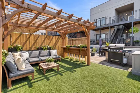 Exterior - 1918 W Armitage Ave #1A, Chicago, IL 60622 photo 3 of 5