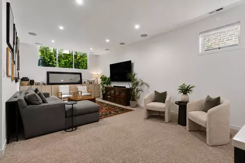 Living - 1918 W Armitage Ave #1A, Chicago, IL 60622 photo 2 of 4