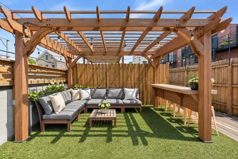 Exterior - 1918 W Armitage Ave #1A, Chicago, IL 60622 photo 2 of 5