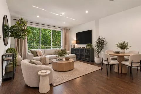 Living - 1918 W Armitage Ave #1A, Chicago, IL 60622 photo 1 of 4