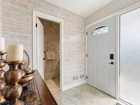 Entry Way - 490 Tahoe Circle Dr, Wheeling, IL 60090 photo 1 of 3