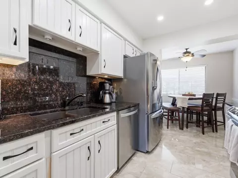 Kitchen - 490 Tahoe Circle Dr, Wheeling, IL 60090 photo 2 of 4