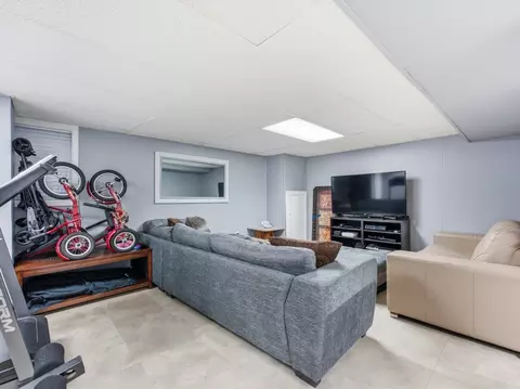 Living - 490 Tahoe Circle Dr, Wheeling, IL 60090 photo 5 of 5