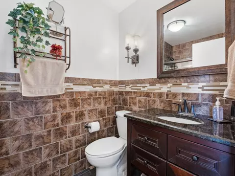 Bath - 490 Tahoe Circle Dr, Wheeling, IL 60090 photo 2 of 5