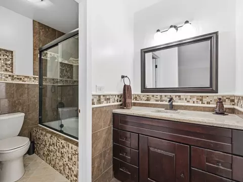 Bath - 490 Tahoe Circle Dr, Wheeling, IL 60090 photo 4 of 5