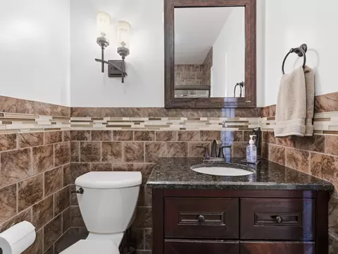 Bath - 490 Tahoe Circle Dr, Wheeling, IL 60090 photo 3 of 5