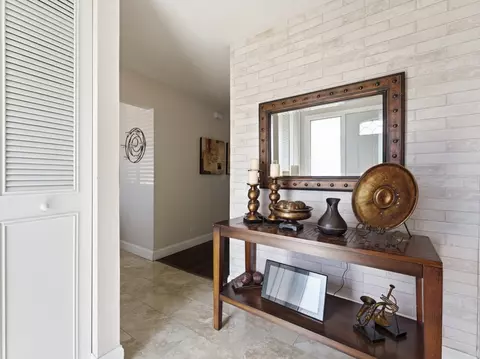 Entry Way - 490 Tahoe Circle Dr, Wheeling, IL 60090 photo 2 of 3