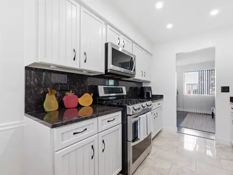 Kitchen - 490 Tahoe Circle Dr, Wheeling, IL 60090 photo 4 of 4