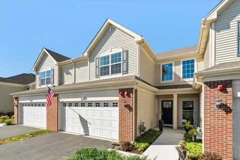 1243 Hawk Hollow Dr, Yorkville, IL 60560