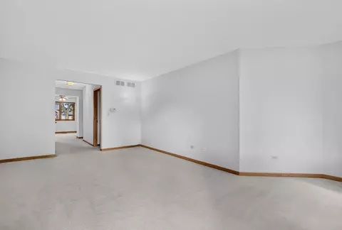Living - 826 S Edgewater Dr, Morris, IL 60450 photo 6 of 6