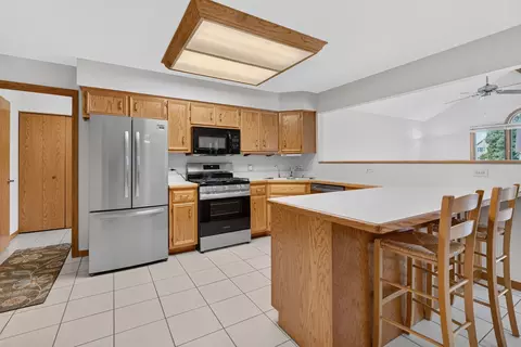Kitchen - 826 S Edgewater Dr, Morris, IL 60450 photo 4 of 7