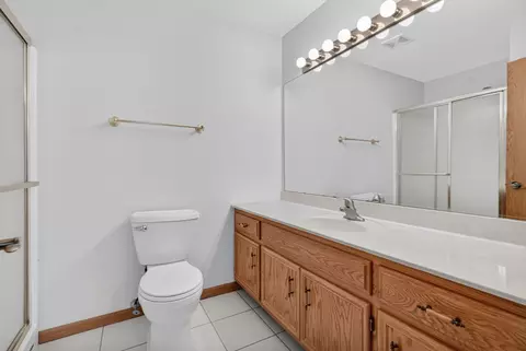 Bath - 826 S Edgewater Dr, Morris, IL 60450 photo 1 of 4