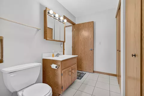 Bath - 826 S Edgewater Dr, Morris, IL 60450 photo 4 of 4