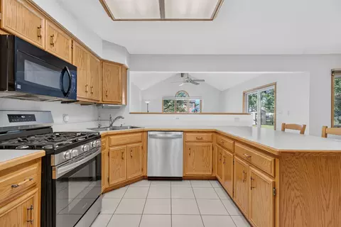 Kitchen - 826 S Edgewater Dr, Morris, IL 60450 photo 6 of 7