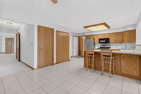 Kitchen - 826 S Edgewater Dr, Morris, IL 60450 photo 2 of 7