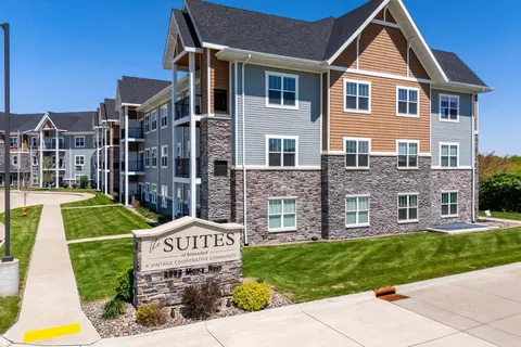 2592 Middle Rd #217, Bettendorf, IA 52722