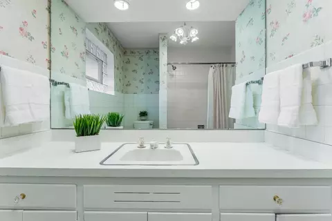 Bath - Undisclosed, Riverside, IL 60546 photo 2 of 2