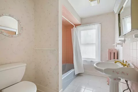 Bath - 309 E 3rd St, Sandwich, IL 60548 photo 2 of 2