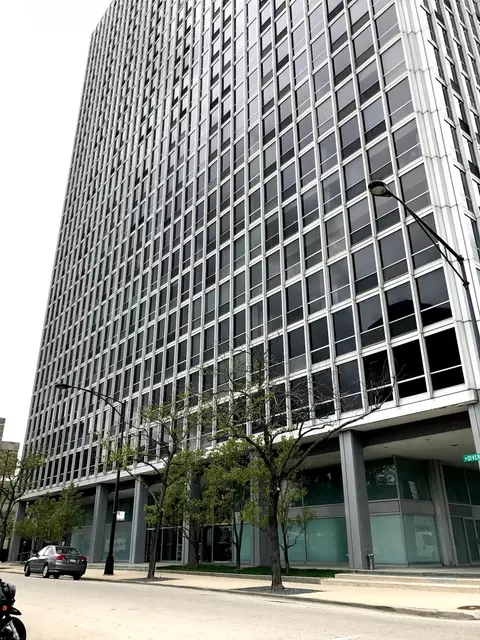 330 W Diversey Pkwy #807-809, Chicago, IL 60657