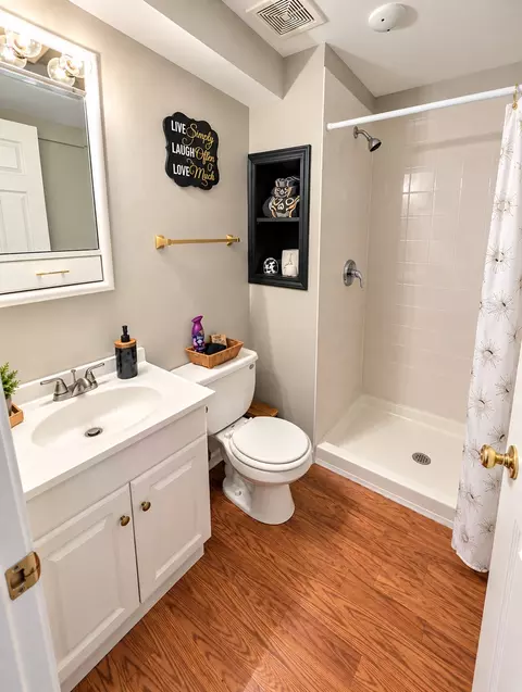 Bath - 3131 Cypress Ct, Mchenry, IL 60051 photo 2 of 7