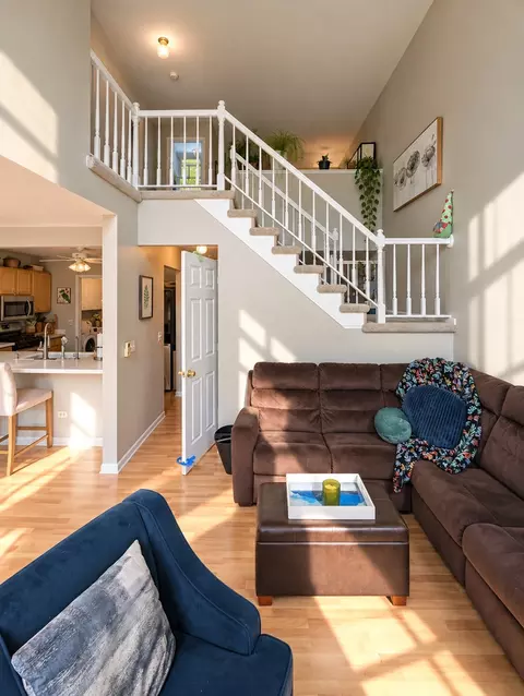 Living - 3131 Cypress Ct, Mchenry, IL 60051 photo 2 of 6