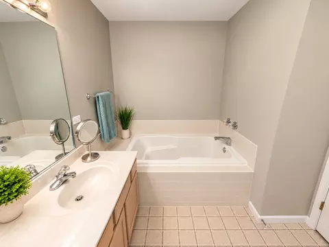 Bath - 3131 Cypress Ct, Mchenry, IL 60051 photo 6 of 7