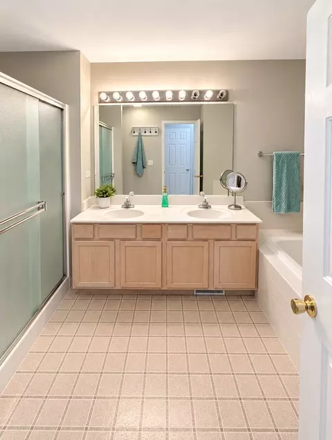 Bath - 3131 Cypress Ct, Mchenry, IL 60051 photo 5 of 7