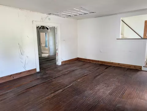 Living - 503 E Mason St, Polo, IL 61064 photo 3 of 5
