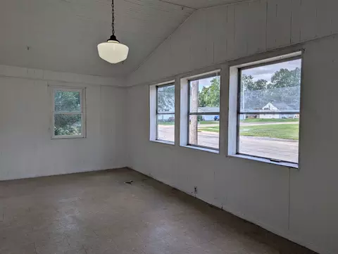 Living - 503 E Mason St, Polo, IL 61064 photo 1 of 5