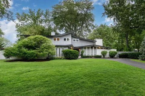 695 Ivy Ln, Glencoe, IL 60022