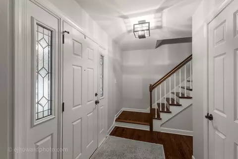 Entry Way - 1110 E Gartner Rd, Naperville, IL 60540 photo 1 of 1