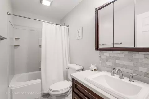 Bath - 1110 E Gartner Rd, Naperville, IL 60540 photo 2 of 3