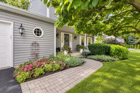 Exterior - 1110 E Gartner Rd, Naperville, IL 60540 photo 3 of 5